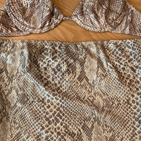 Savage 3 piece python print sheen to it - Picture 3 of 5